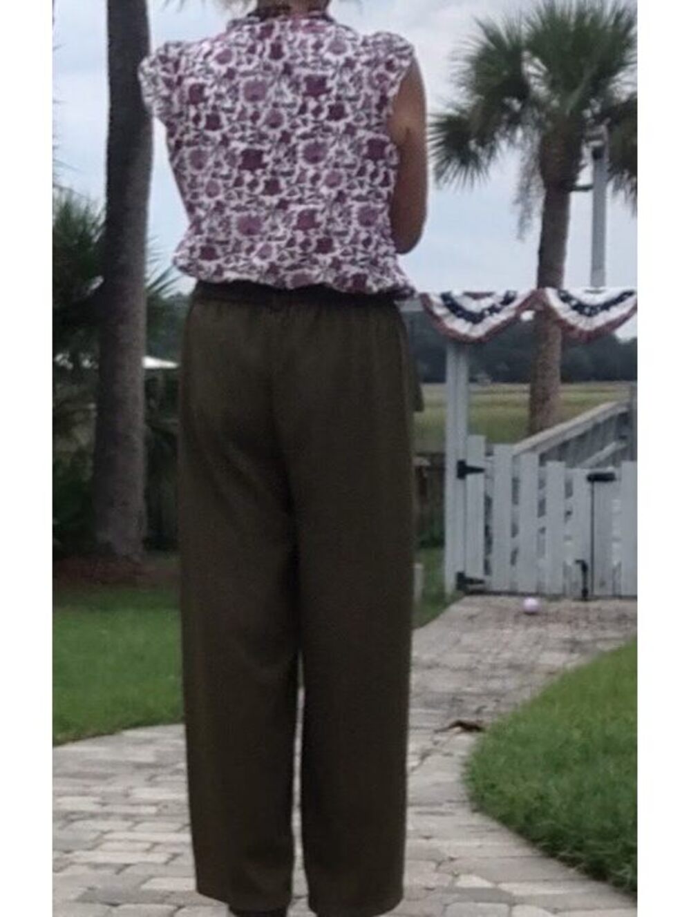 Wide-Leg Olive Green Rear Elastic Waist Pants Pleats #Lagenlook #CorpCore